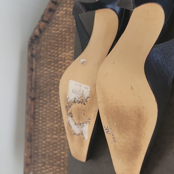 Anne Klein Navy color 6 1/2 M - Picture 4 of 5